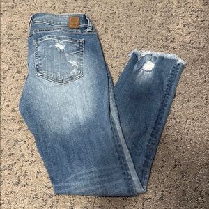 Blue Skinny Jeans with Distressed Details and Fading